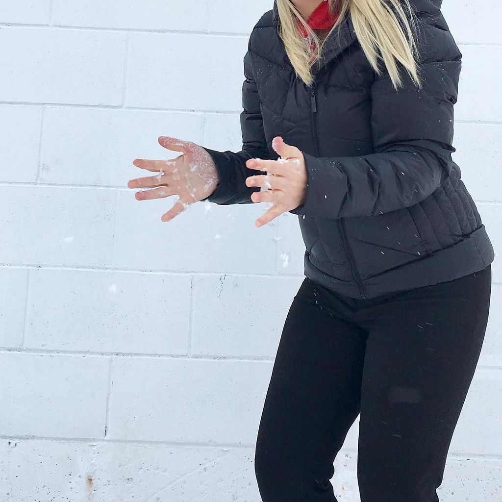 DomusHousing's tweet photo. No snow days ☃️ Gets some mittens 👊 #canadianmade #studentlife #examlife #wearenextdoor #s… https://t.co/divhA8fiLW https://t.co/FtjgoVCBI1