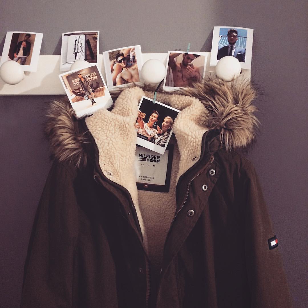 gabrieleguidoni's tweet photo. Winter is so stylish thanks to @polabora & @tommyhilfiger! Parka & Polaroids, what a wonderful mix... #parka #tommyhilfiger #polabora https://t.co/YIyBBVUtZU