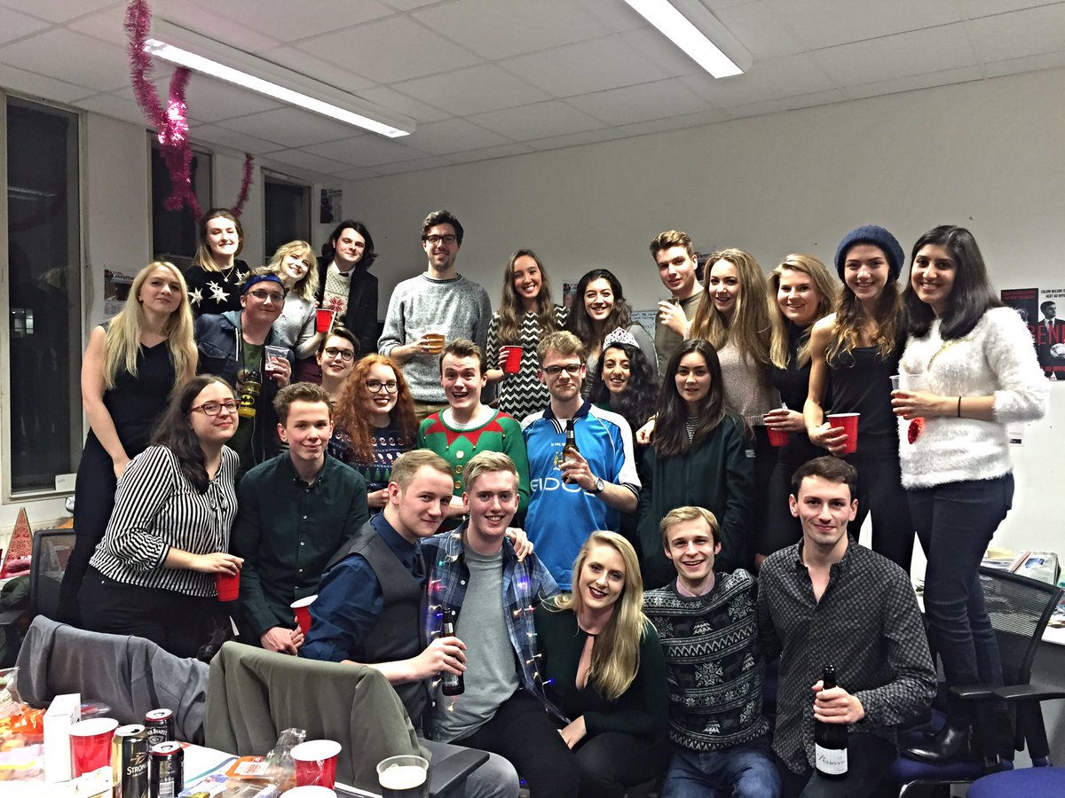 NUSU_media's tweet photo. Merry Christmas from everybody here at @CourierOnline 🎄 https://t.co/cSrHn0eHAw