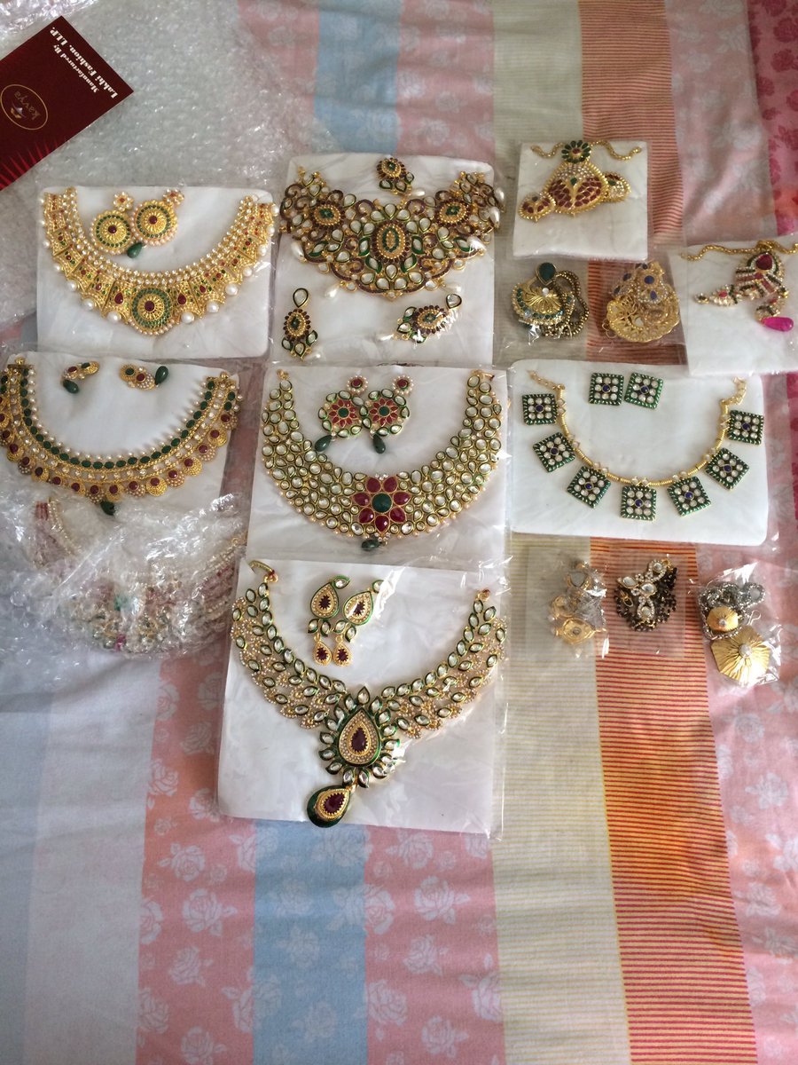 Sujata_Nitesh's tweet photo. Look what arrived! Thank you, thank you, thank you @HomeShop18 finally my gift of #18ShringaarIsBack is here.πππ https://t.co/aUijF4sGxc