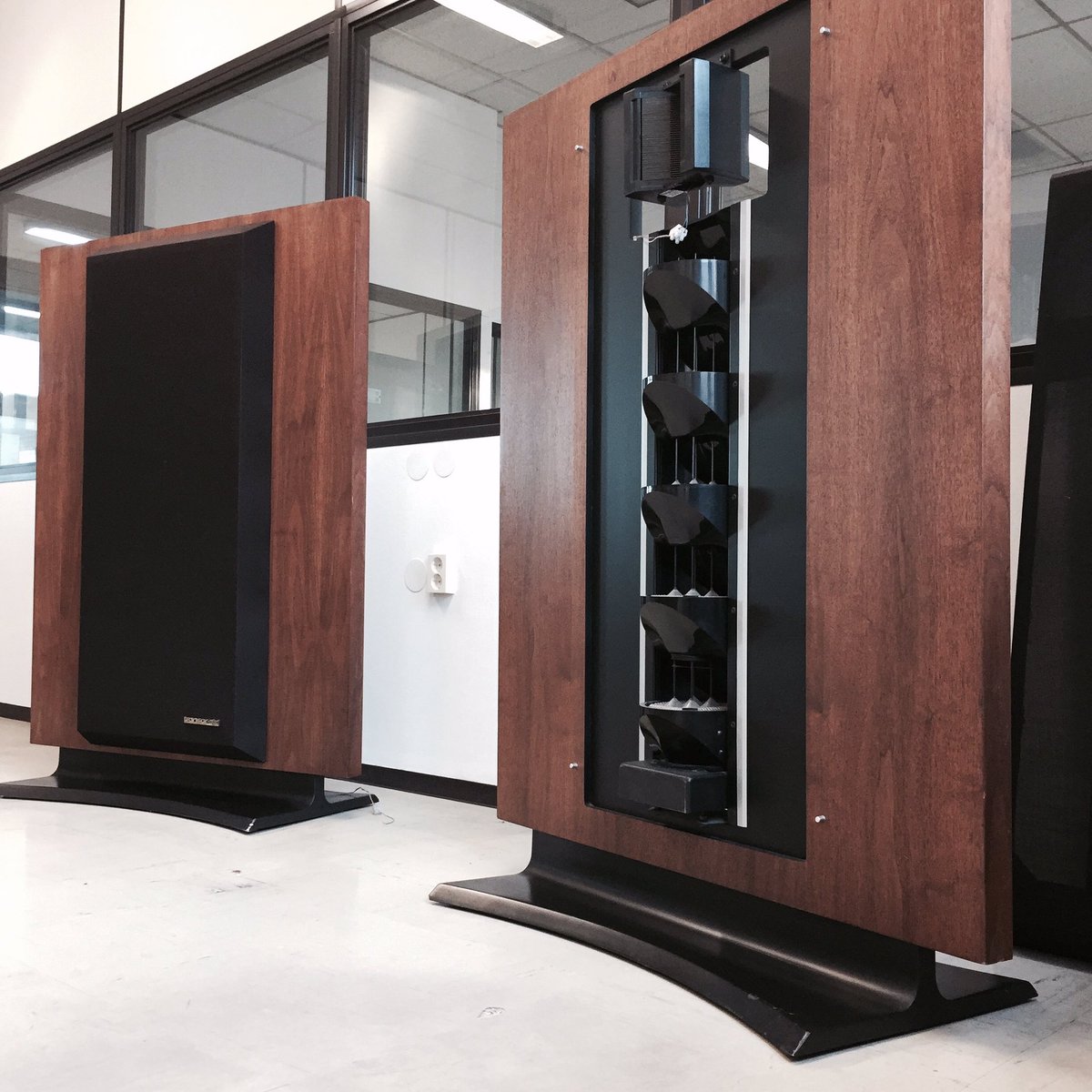 TRANSAR speaker system by Oskar Heil (1980). Only a few were built. We got one at <a href="/HEDDaudio/">HEDD</a> 🙏🏻 This is a full range Air Motion Transformer!