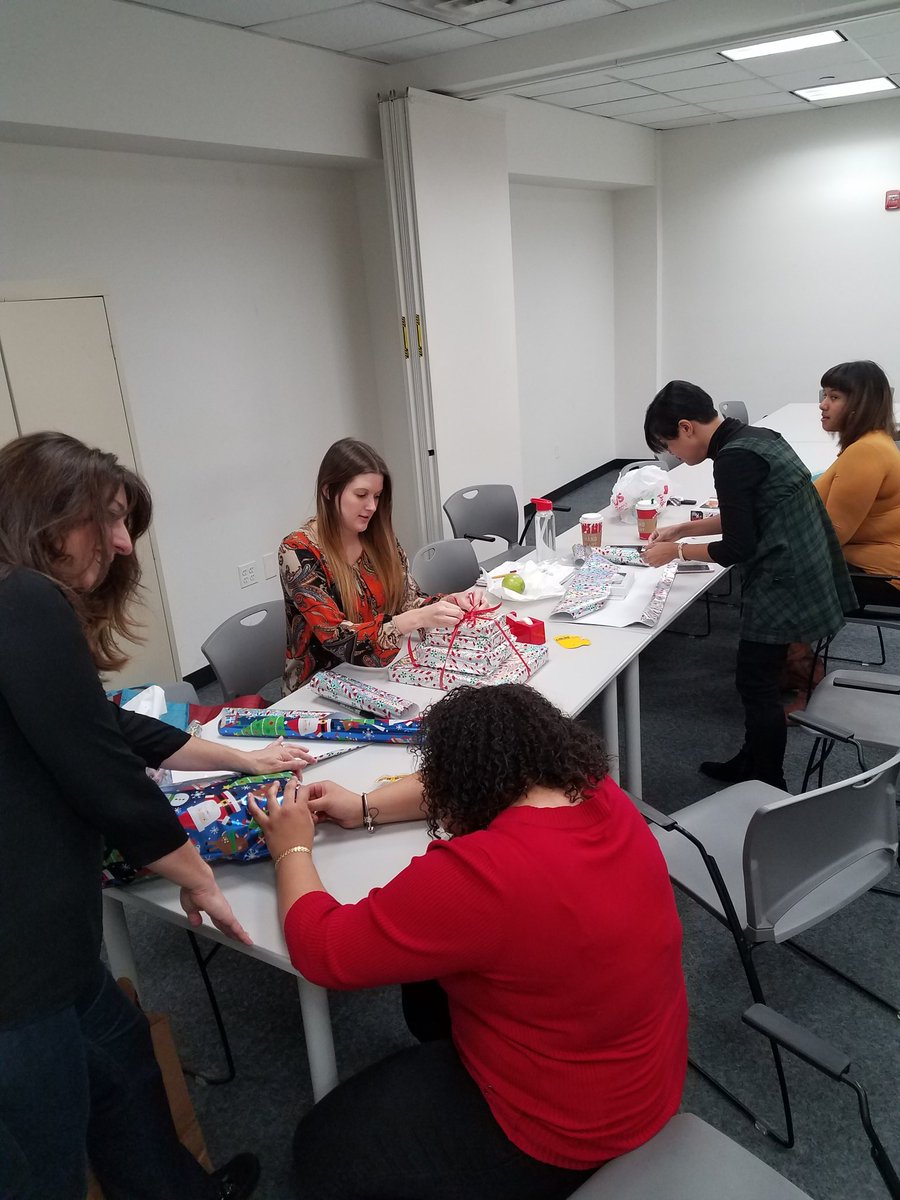 mswilder13's tweet photo. Wrapping gifts for the Kids in the Hope Program... Merry Christmas!!! #CVS #R12  #FCTTeam 🎁🎄🎁 @TheHOPEProgram https://t.co/7t23Lf60p3