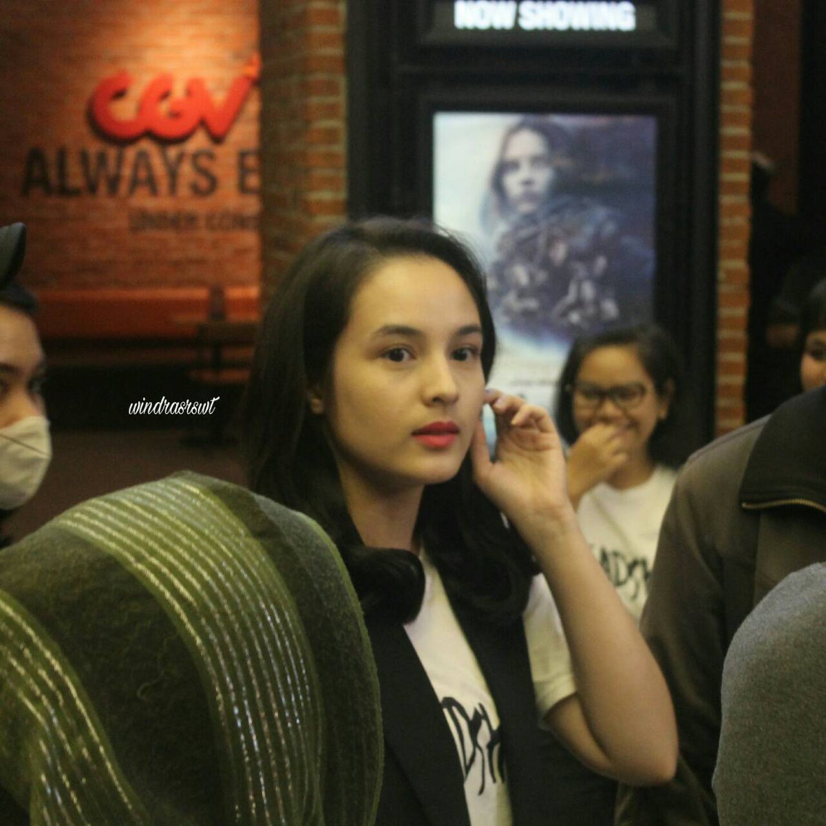 CIFC_Surabaya's tweet photo. Have a good night all! Bidadari ini jangan sampek lolos! 😁❤ @chelseaislan #senimanmudaberkarya 📷: @windrasrswt https://t.co/K5bAVEn82x