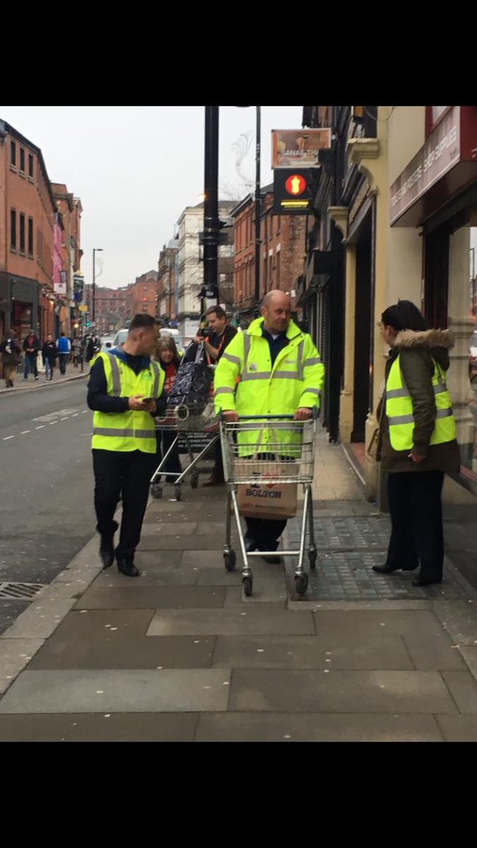 TescoLever's tweet photo. @Tesco @Llittle25 @hazelfenton44  @vickyfin  helping with the parcel donation for the homeless in Manchester https://t.co/27sbAiraFk
