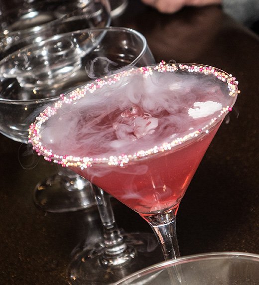 MirrorsBar's tweet photo. Join us for #cocktails this weekend at #Wolverhamptons most exclusive bar! https://t.co/TqeNdwz5Yd