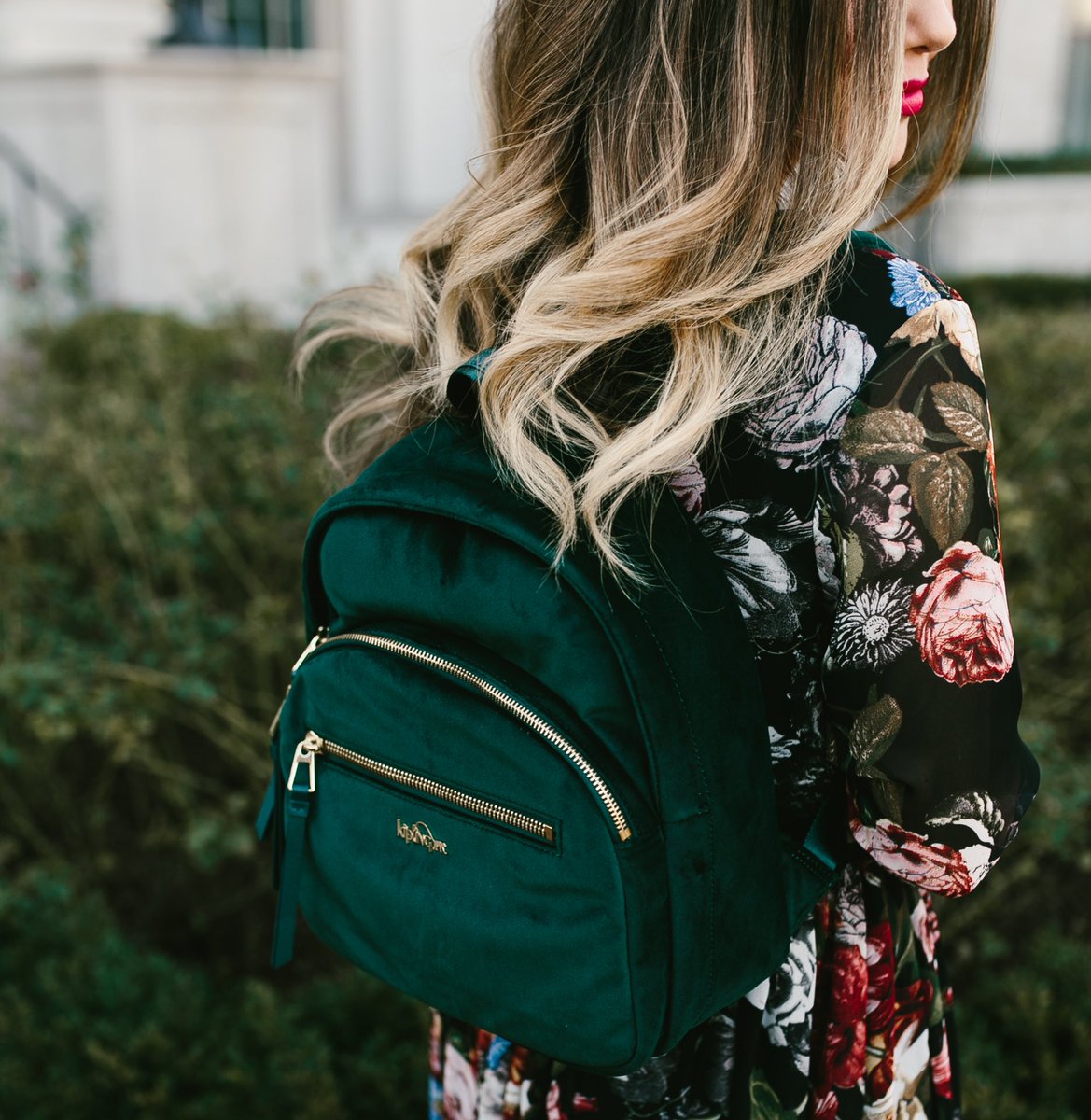 kbstyled's tweet photo. @KiplingUSA is on trend with this lush velvet backpack! #mykipling #makingspiritsbright https://t.co/4JsQjuNb73