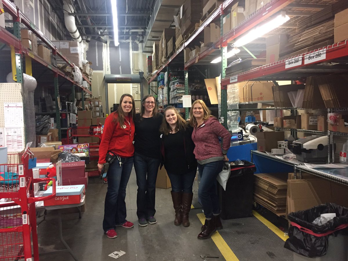 madelynmay05's tweet photo. VM team rocked softlines freight this morning, so they jumped into SFS! So thankful for my team's flexibility! #proudvmtl #oneteamonedream https://t.co/BYkDO1Qy8r