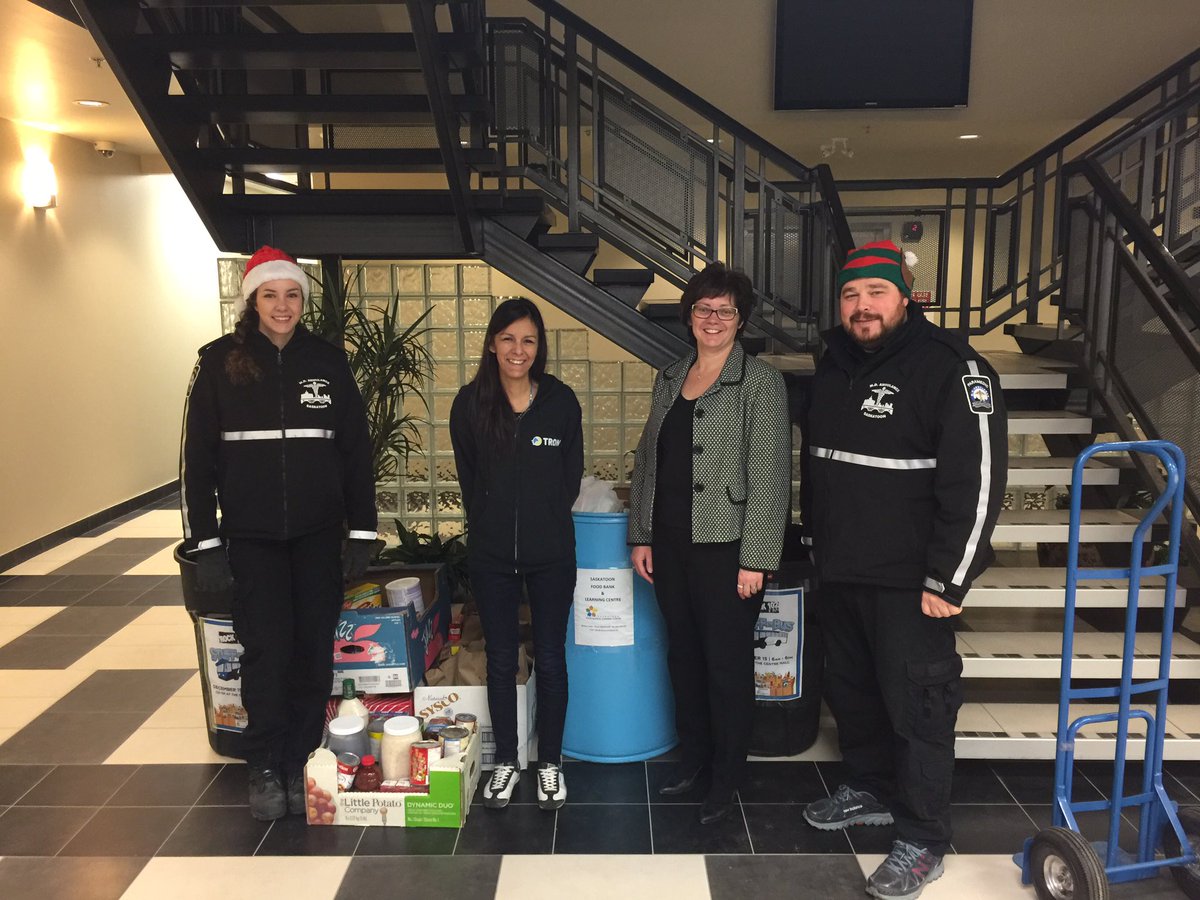 IAFF3270's tweet photo. #StuffTheBus #TronMining @ROCK102TWITS @yxeFoodBank https://t.co/RX8SNInxL1