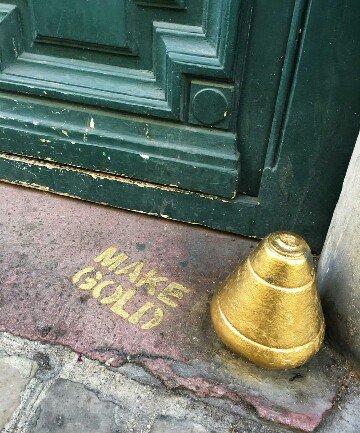 DJBSO's tweet photo. #makegold #streetart #paris #djbso https://t.co/83qj3dy8lY
