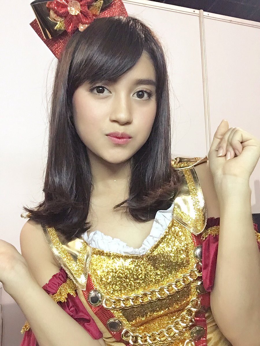 FxSudirmanJKT48's tweet photo. [INFO] @officialJKT48 15th Single "LUAR BIASA" (Saikou Kayo) Center: @nabilahJKT48 😍😘💕 #JKT48At15TRANSMEDIA #TRANSMEDIA15YOU #15YOU https://t.co/5aJqdRQhN2