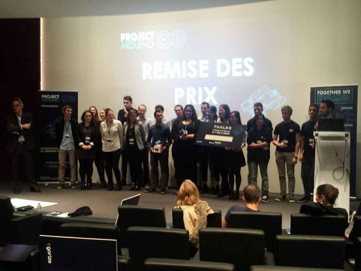 VincentLedey's tweet image. 1er prix #ThalesArduino et prix @ellesbougent  à l'équipe DSD