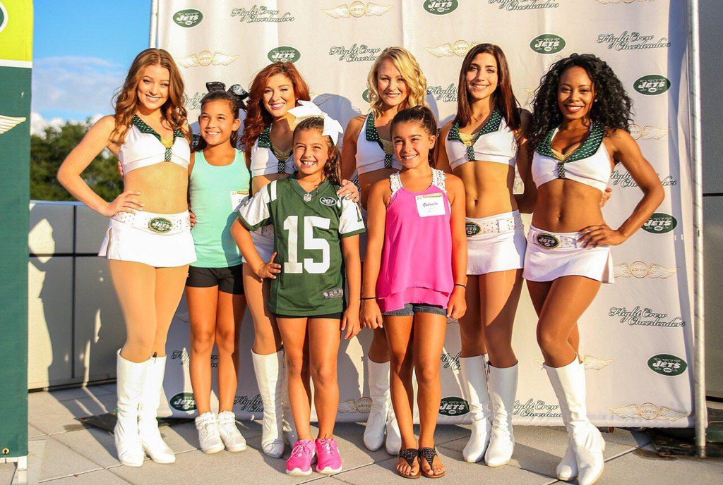 MadisonRae_B2's tweet photo. #TBT to our Jr Flight Crew camp days! We ❤️ our mini cheerleaders! https://t.co/EjjcC8DZP8