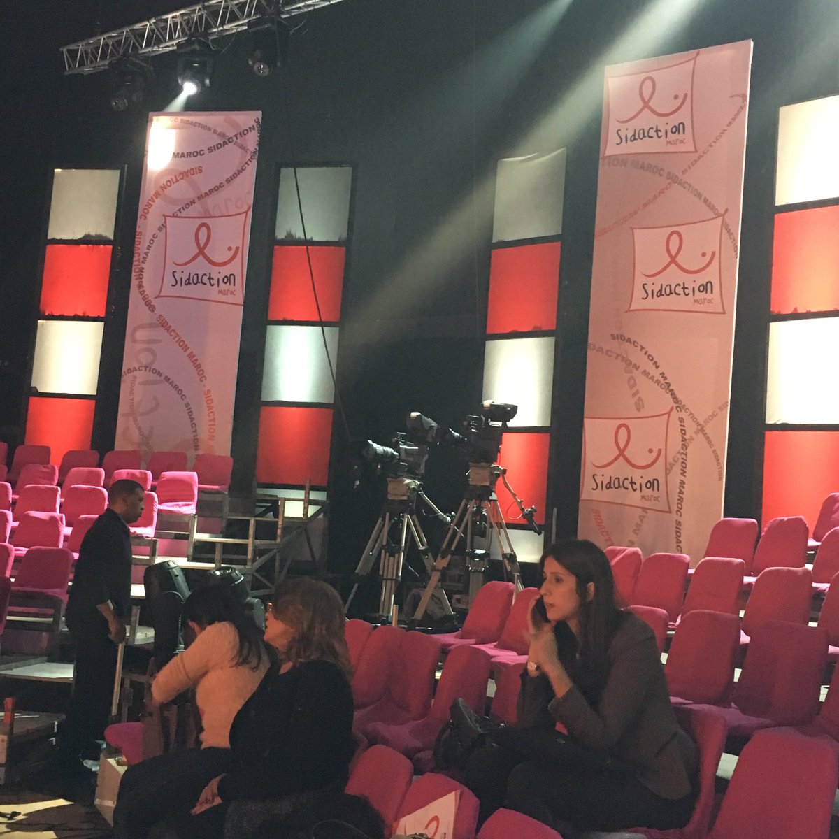 choumicha_ma's tweet photo. Répétitions #sidaction2016 j-1 #alcs #2m https://t.co/oR2nETs0zT