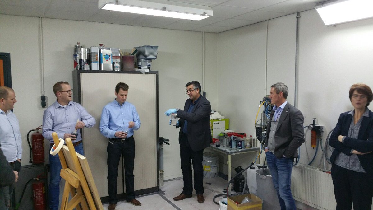 HabecoBV's tweet photo. #Workshop van #CoatRight &amp; #BICCS vandaag. #Leerzaam en #productief. De #kennis van onze verkoopadviseurs is weer helemaal #bijgewerkt https://t.co/gViJQIsf6K