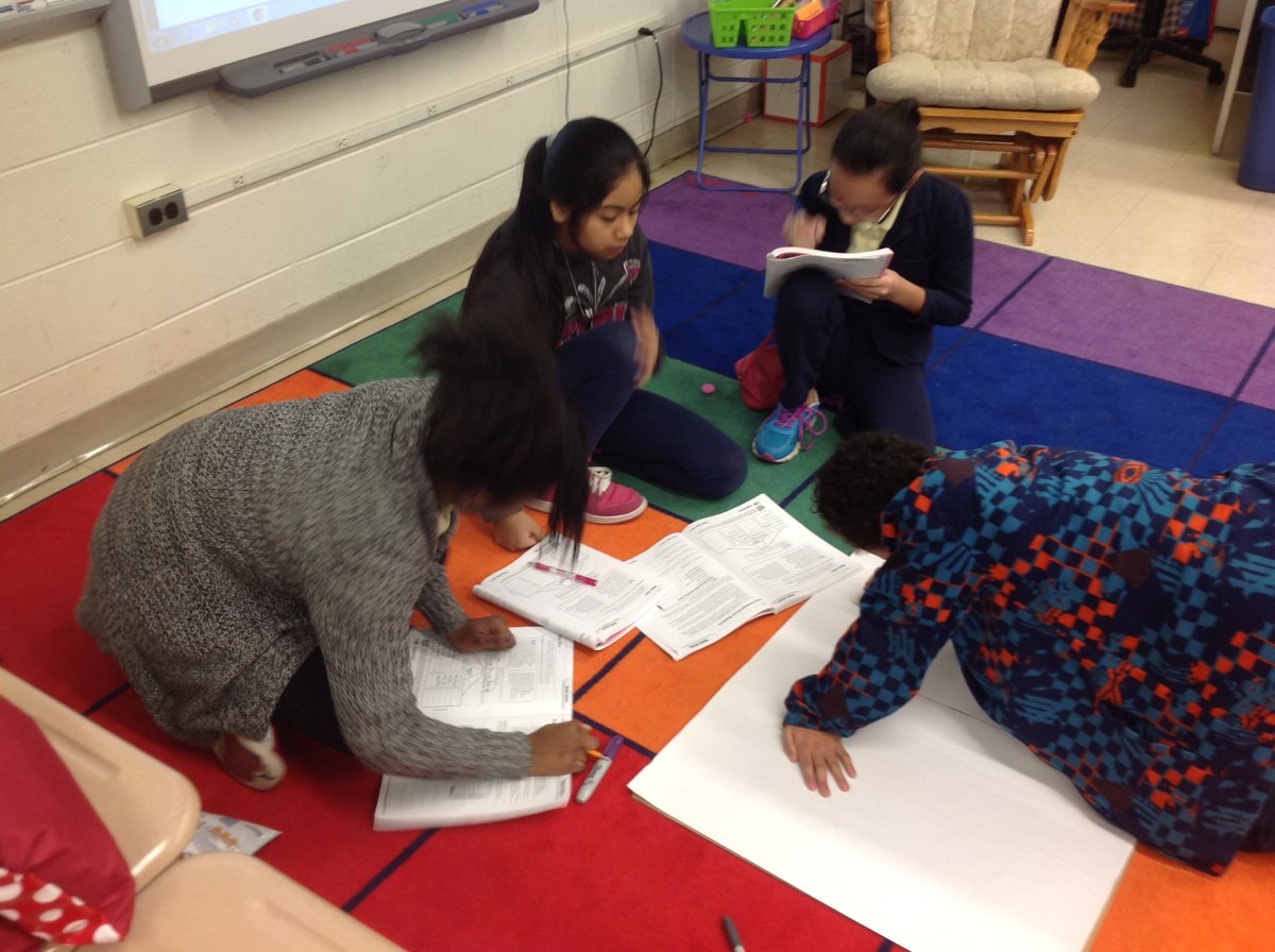 MrsDesm's tweet photo. Students creating Main Idea and supporting details posters@lewisbeenews #beelingualpride #12daysoftweeting https://t.co/YCv9YE9QF2