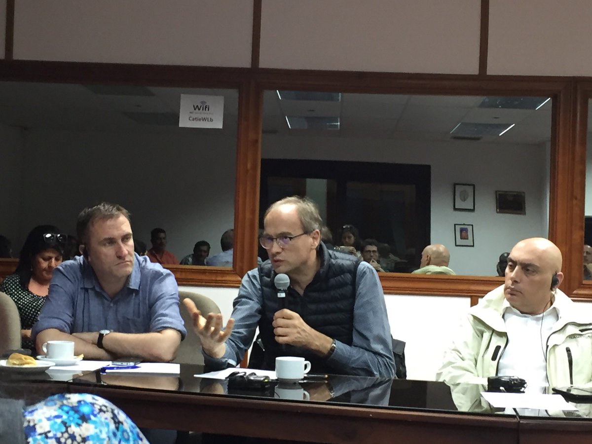 Para los como yo aman el río que nos da la vida, nos gusta mucho el termino « agua y paz ».