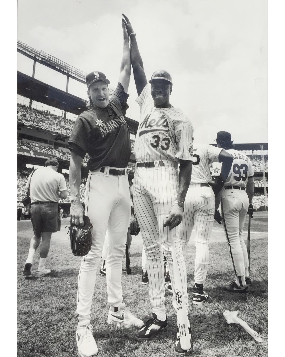 Uni Watch on X Randy Johnson at the 1993 MLB All Star Game with NBA star Patrick Ewing in a Mets uniform h t MikeChamernik https t k5kLTYs3t5 X