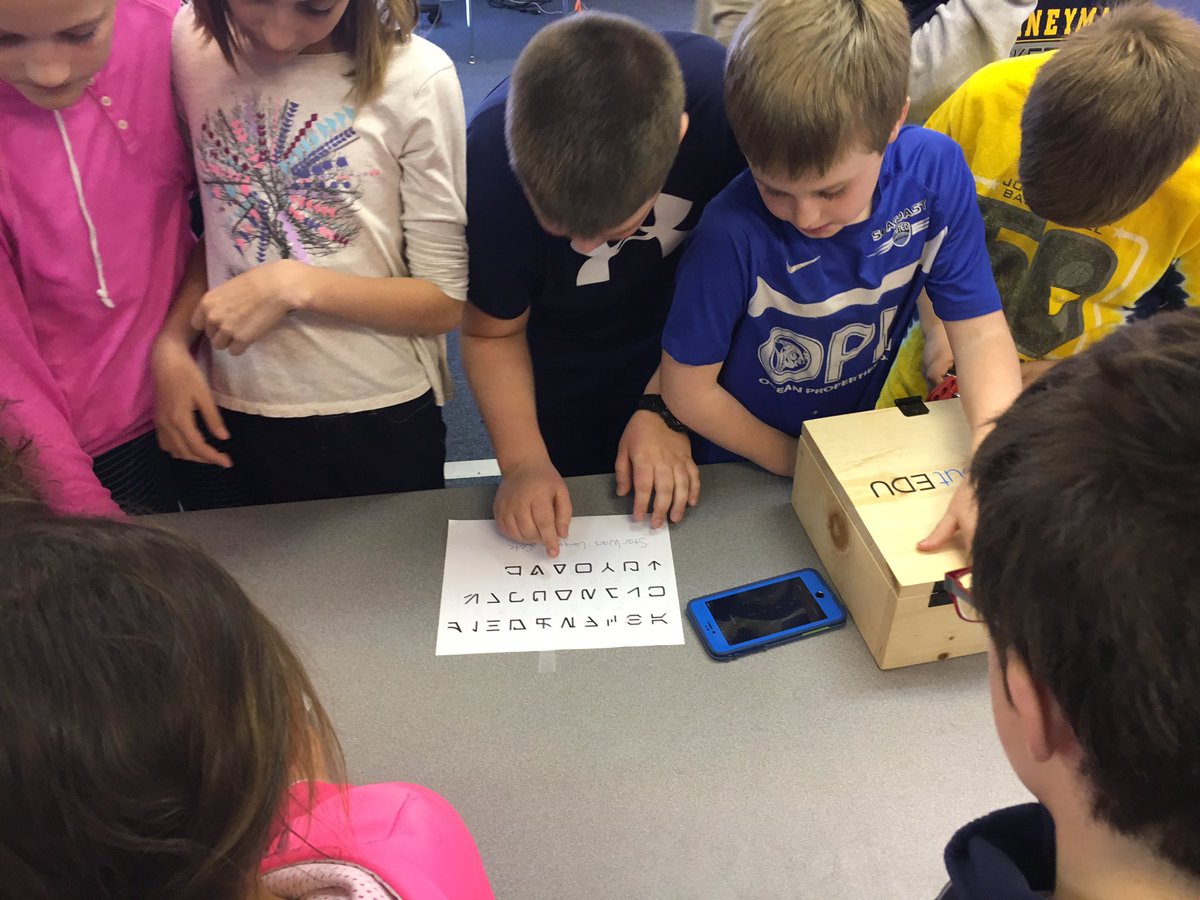 jesslwentworth's tweet image. @5Wclassroom is doing their first #breakoutedu so fun!