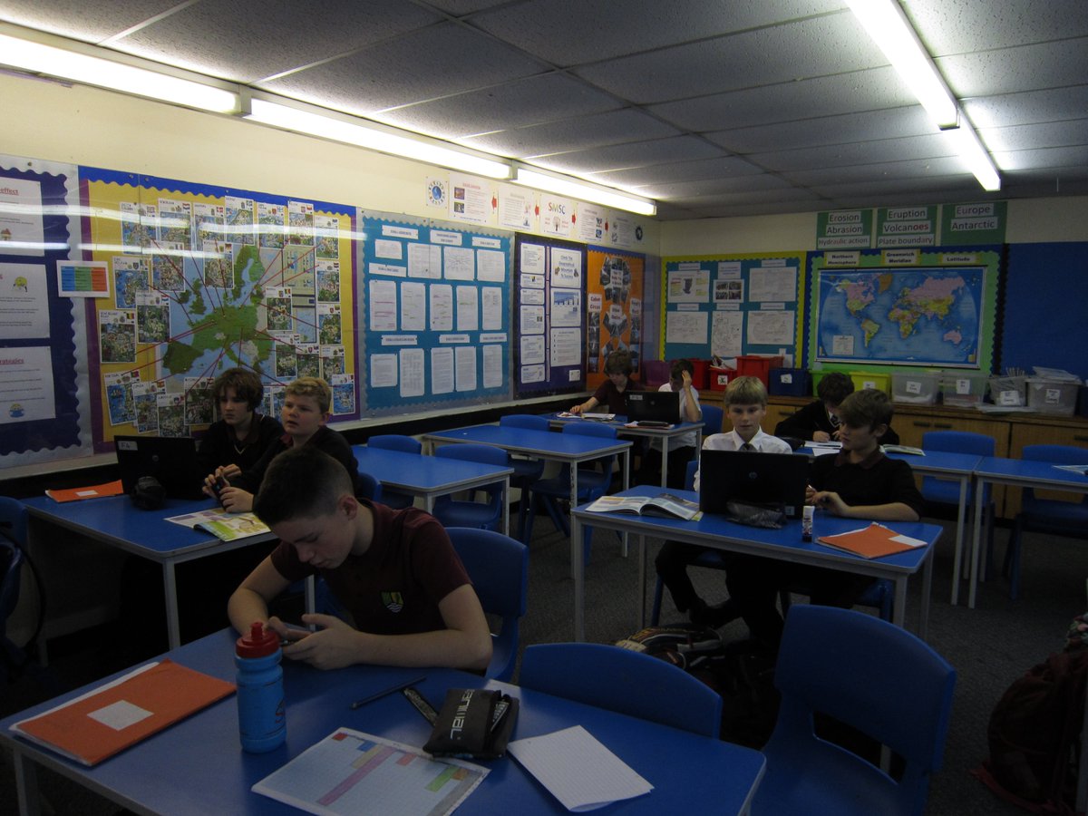 1WyedeanHistory's tweet photo. Using technology in the classroom to aid learning #billgates #ipadnews #kahoot #pedagoo #classroomantics #edpioneers #teacher2teacher https://t.co/bvzMDaryiu