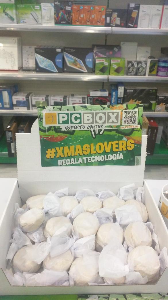PcBoxSantander's tweet photo. En estas fechas tan señaladas, regala tecnología... y polvorones. #XMasLovers https://t.co/FzefyXNs8Z