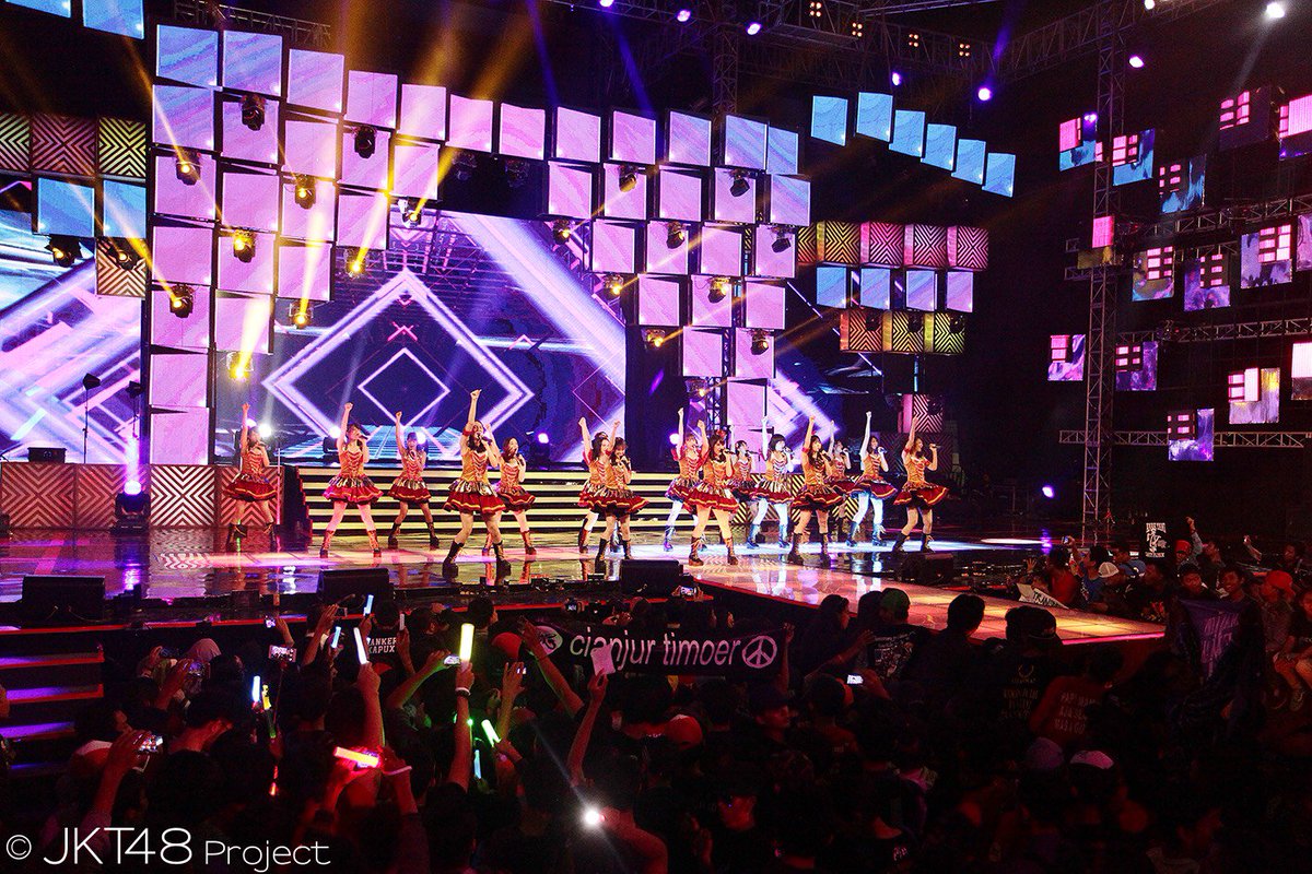 Selamat ulang tahun #TRANSMEDIA15YOU dan Terima kasih sudah undang JKT48. Terima kasih juga untuk yang telah menonton penampilan JKT48!