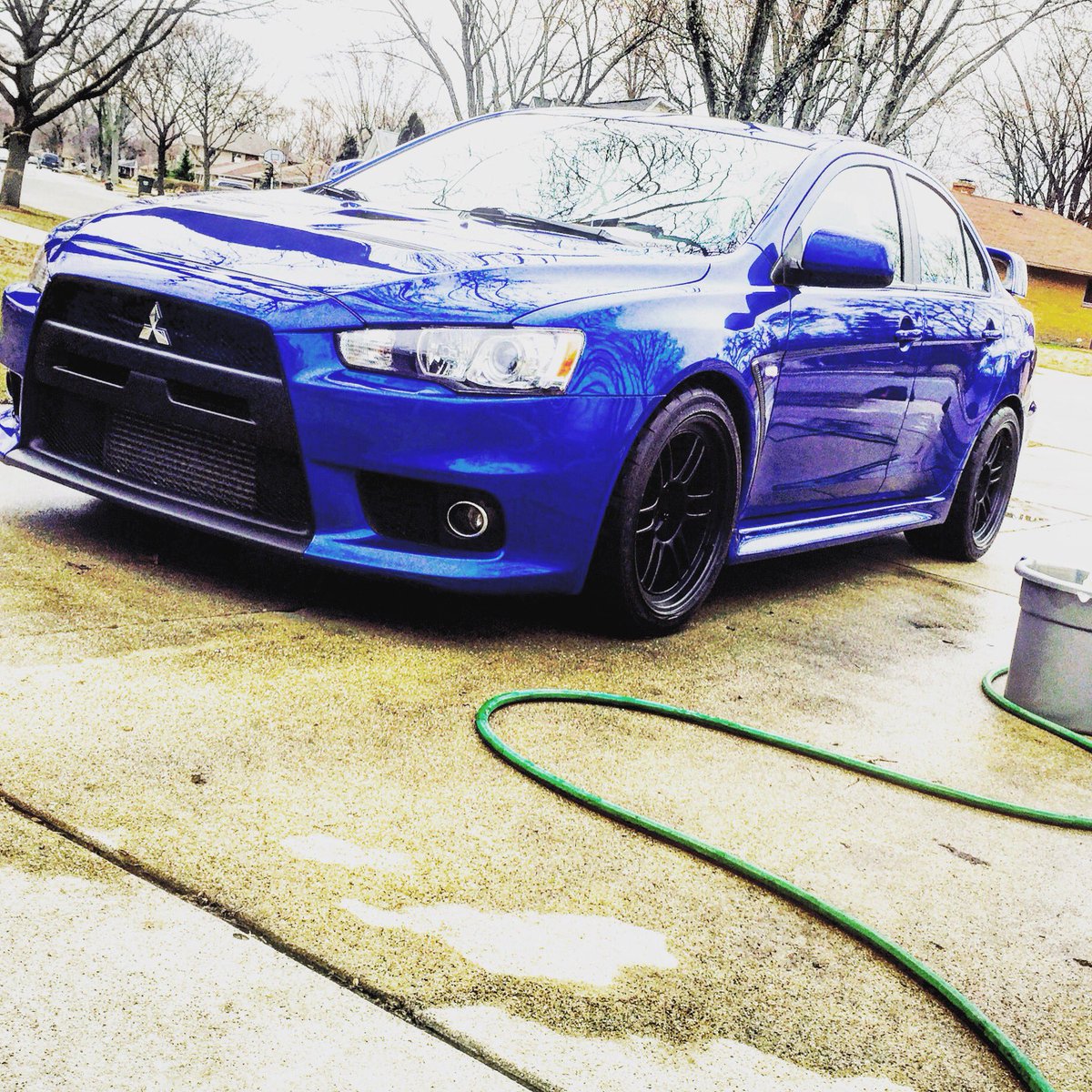 Bluevolution312's tweet photo. Bath time before #winter hibernation 🏁💨❄️️😎 #Mitsubishi #evolution #evo #evox #jdm #bigturbo #e85 #builtmotor #getsome https://t.co/Rn0z32brxB