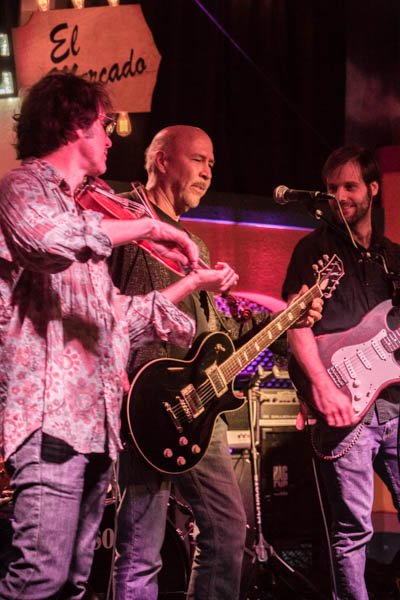 StringsEventMus's tweet image. Trading licks with Van and Scher... come see us tonight? ht.ly/LKt4307a12e