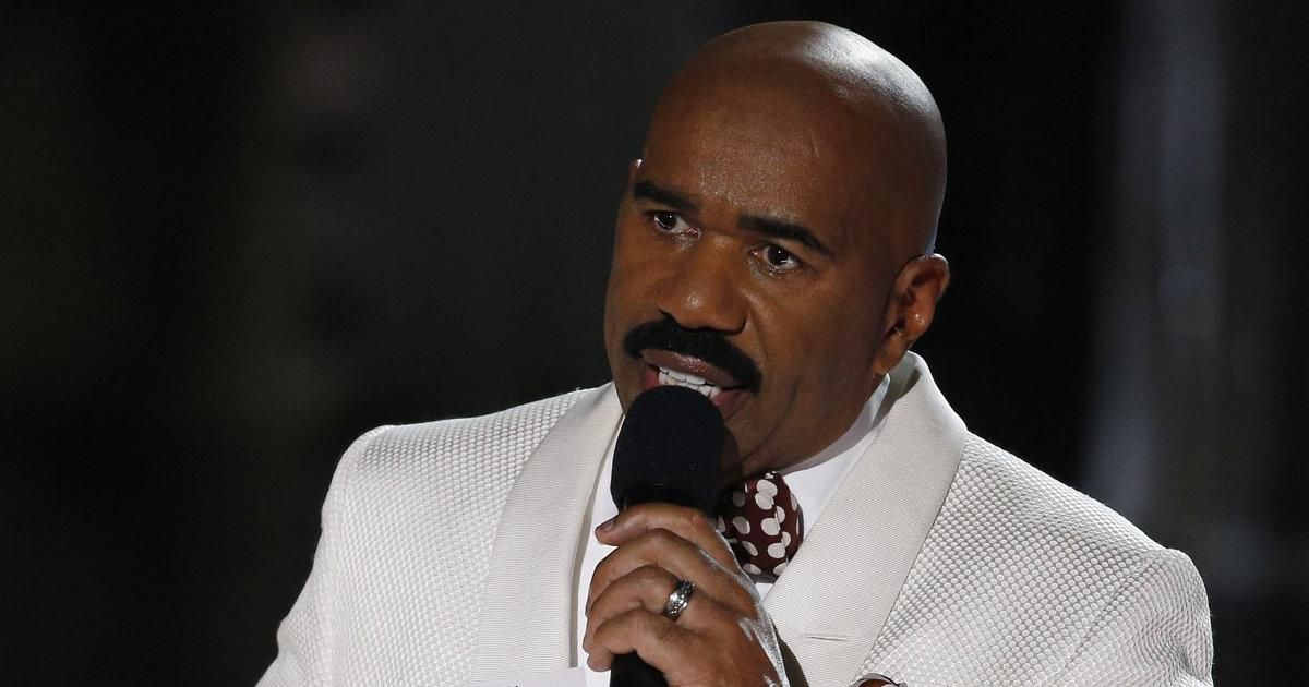 snydenydn's tweet photo. HE'S BACK! @IAmSteveHarvey is returning to host Miss Universe 2016 https://t.co/o4oLHpYbOl #WayToGoSteve https://t.co/QzV4t9WMC8