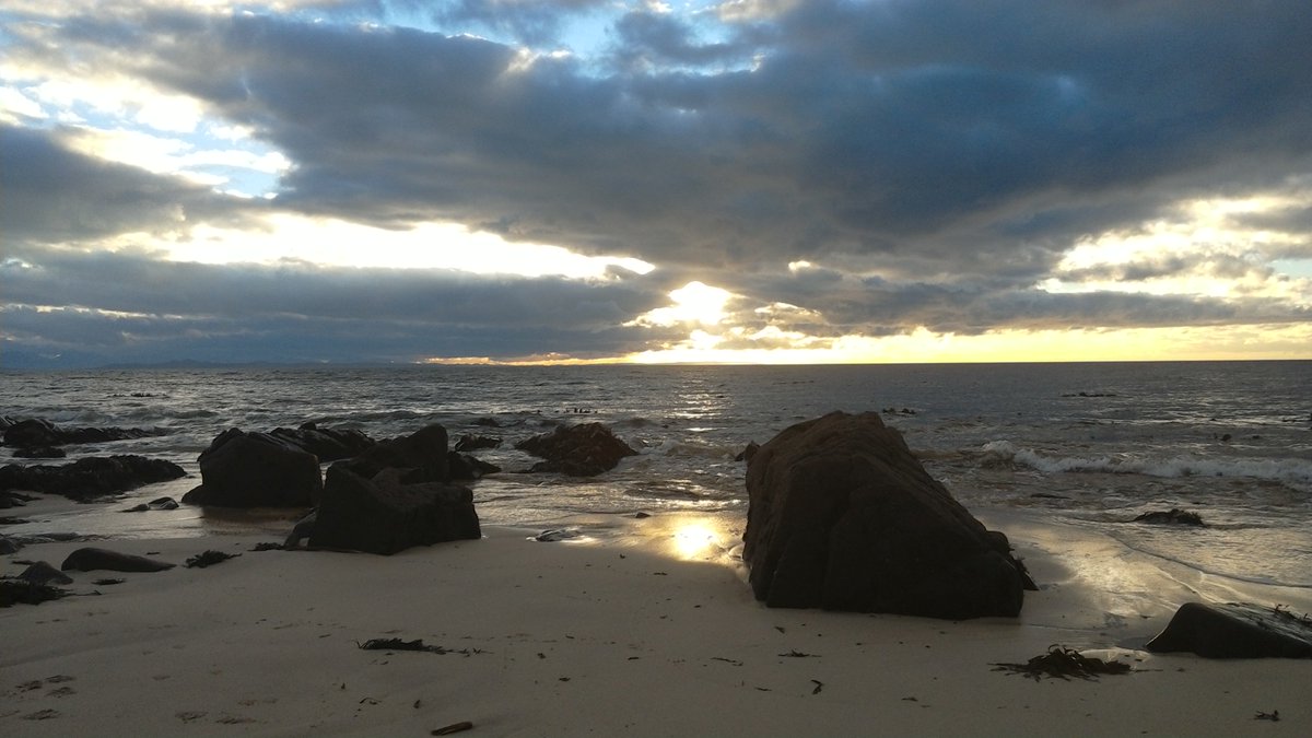 theblueteavan's tweet photo. A beautiful but cold beach day today in Assynt https://t.co/aNYsHiBe6A