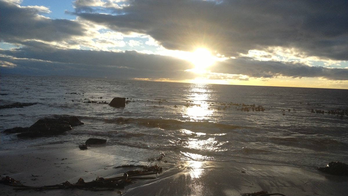 theblueteavan's tweet photo. A beautiful but cold beach day today in Assynt https://t.co/aNYsHiBe6A