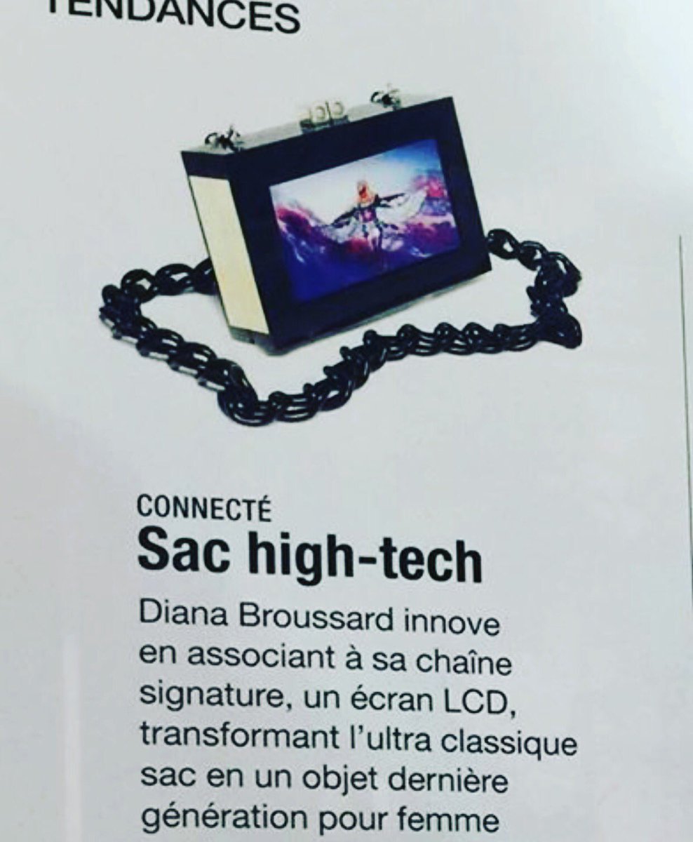 DianaBroussard's tweet image. dbChronicle (TM) LCD bag with Diana Broussard&apos;s signature chain plays videos to match your outfit #fashiontech #techluxe #accessorydesigner
