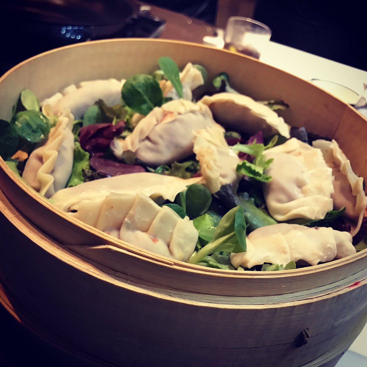 beaguju's tweet photo. Mi primer contacto con los #dimsum #clasesdecocina #workshop2016 #areadeclientes #yummy ☺️@apuntolibreria https://t.co/78oWHbCdZm