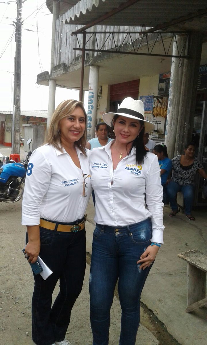 MarjorieZajia's tweet photo. Con la candidata de Los Ríos Mercy Franco.
#Marcatodo
#Votatodo
#Todo8
No te detengas mejor AVANZA https://t.co/Dx68VwKVnj