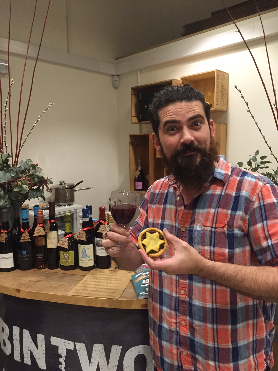 OK - for those of you who were so concerned, @LammaOnline has his bleddy mince pie!
#happynow
#seandeserveshispie
#piegate
#timetomoveon