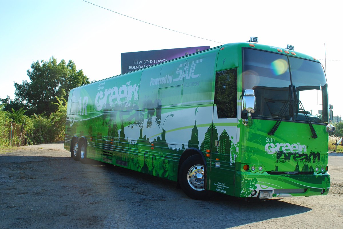Movingyourbrand's tweet photo. #TBT #OAR on the road! @ofarevolution Thatgreenthough #Wemovebrands https://t.co/RTMm446jN9 #experiential #marketing https://t.co/vJrn2QRFnI