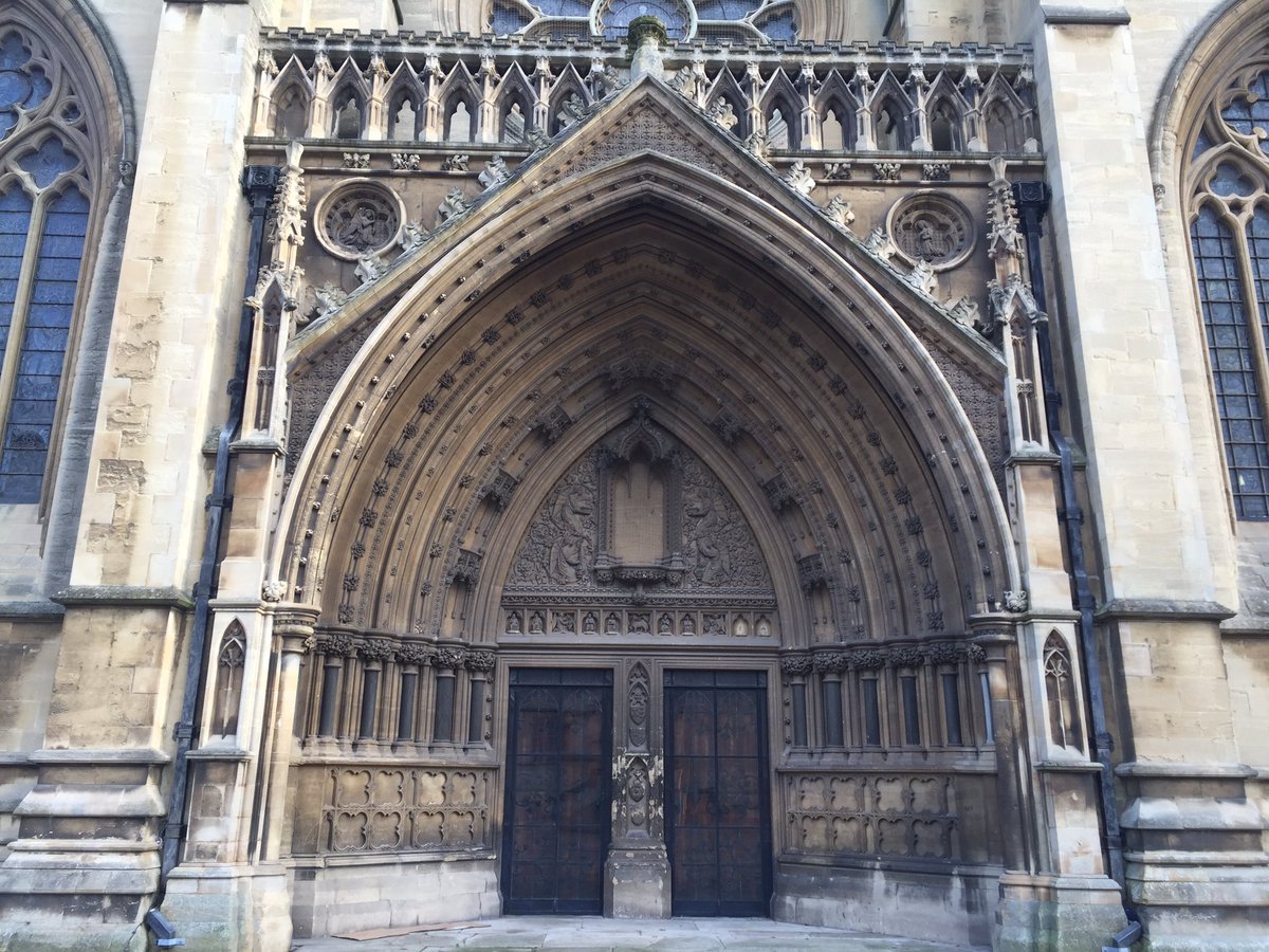 Enjoy the Christmas Concert at Bristol Cathedral tonight.  livemendips.co.uk/news/live-musi…