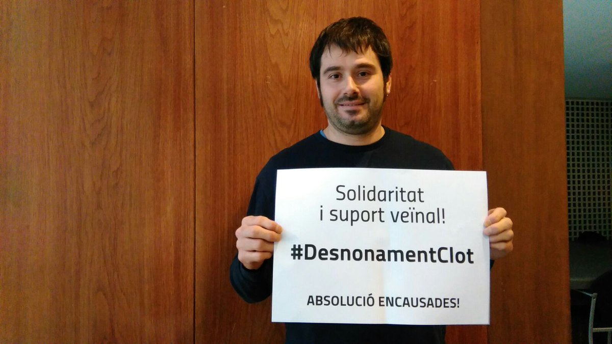 CUP_AMB's tweet photo. Carles Escolà: "Defensar el dret a l'habitatge, el propi i el d'altres, mai no hauria ser motiu de criminalització." #DesnonamentClot https://t.co/zpuyT7kBNm
