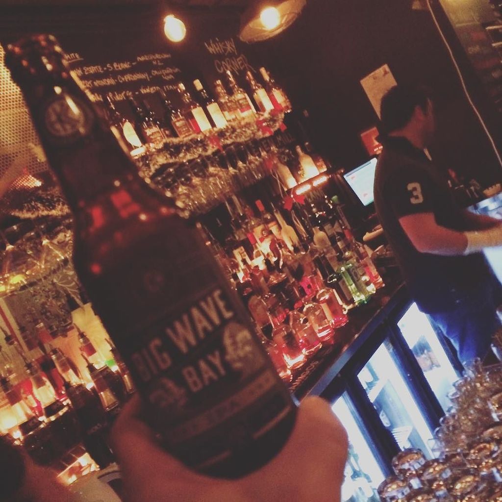 RWCraftBeerHK's tweet photo. Last night in #HK. @bobbysrabble drinking @hkbeerco #bigwavebay #craftbeer #drinklocal #craft #beer #craftbeerhk https://t.co/IT2V5KeoKL