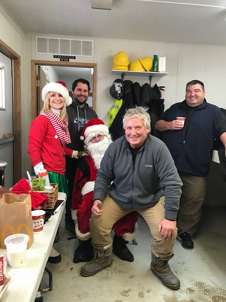 SelectStaff's tweet photo. Even the Greenhouse is frosty with Santa around! #SelectHoHoHo https://t.co/86fVCq3lca