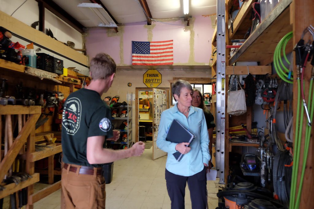 SecretaryJewell's tweet image. Excited to announce $350K to get youth outdoors &amp;amp; working on public lands @BigBendNPS in #Texas &amp;amp; more.SJ on.doi.gov/2hS6H4t