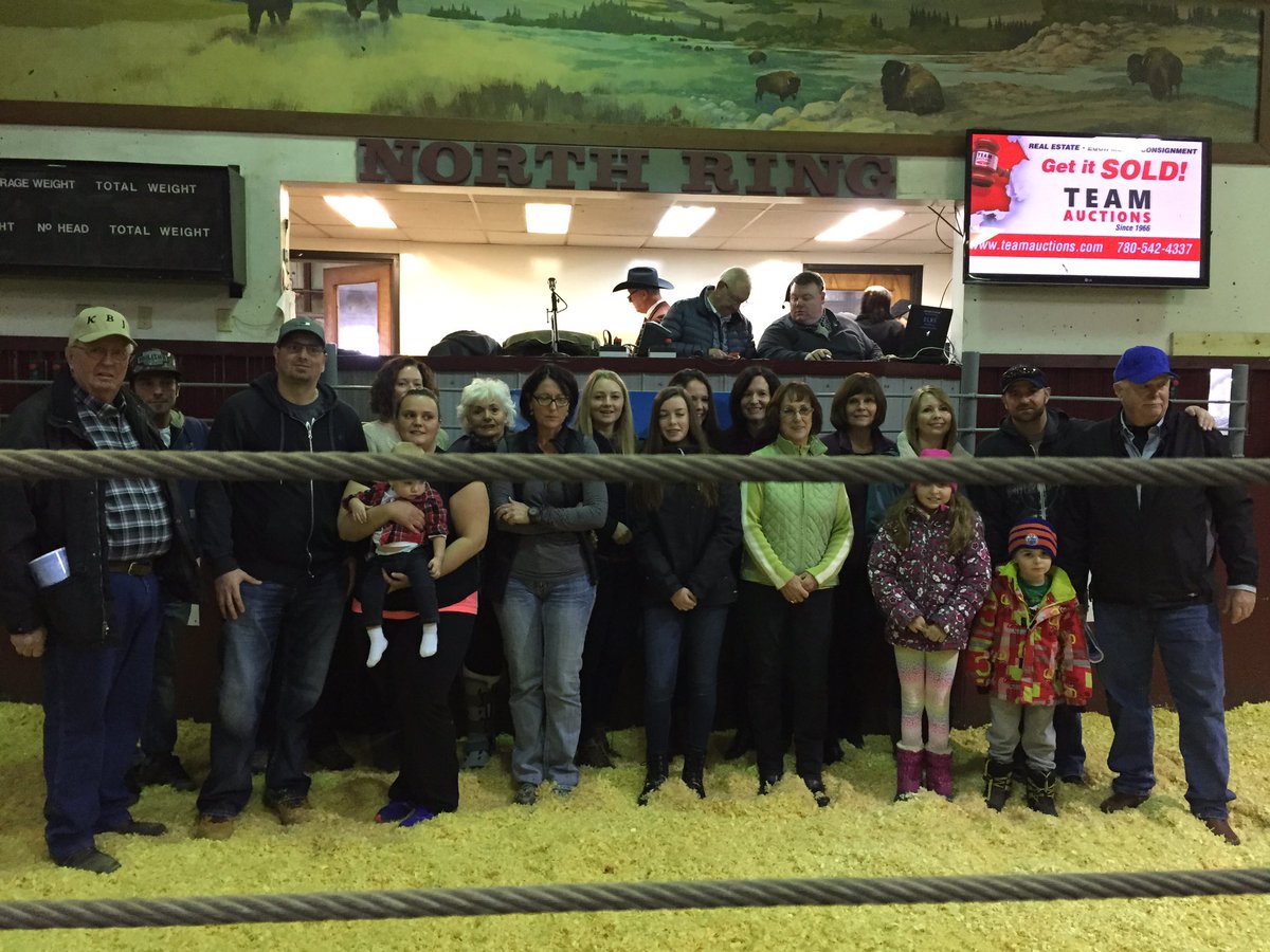 FarmfairInt's tweet photo. Best of luck to the Round family from KBJ with your sale today! #agproud #Farmfair https://t.co/MpvpDBUpcf