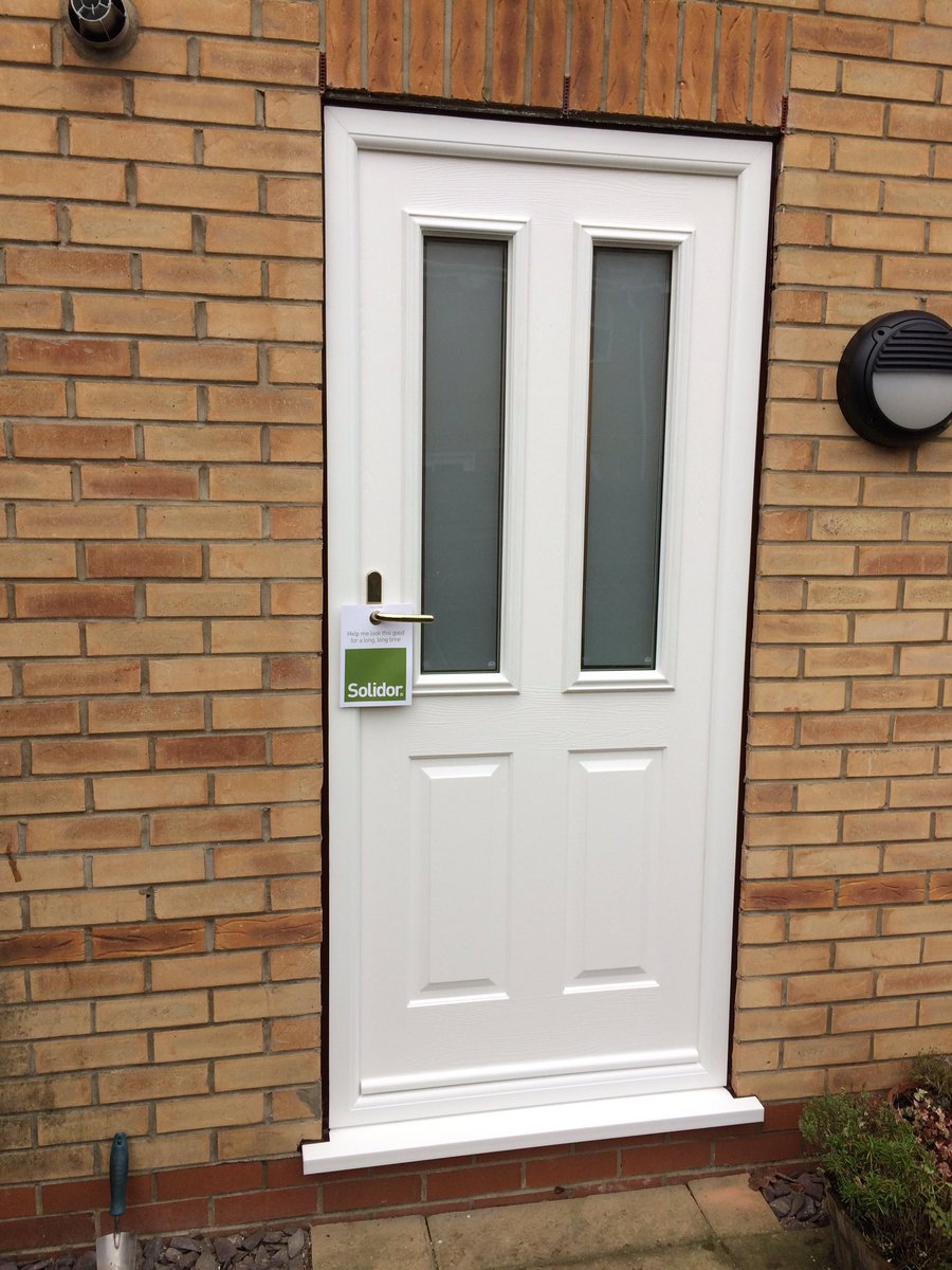dbjoineryupvc's tweet image. Thursday mornings work! Nice bright door on a gloomy day!Taking orders for NewYear now so get in touch for your transformation #trustedlocal
