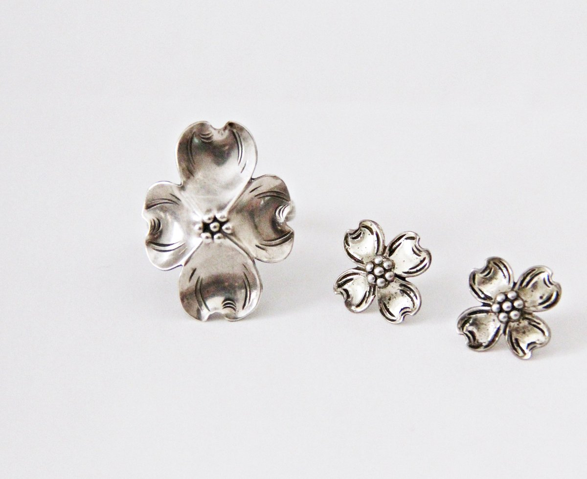 MyBlogMyShop's tweet photo. #StuartNye #vintagesterling #dogwood #wantneed
https://t.co/d5B3Hx1pnZ https://t.co/09sNbnEzAR
