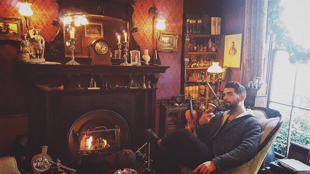 AleApolloPresti's tweet photo. Oserei dire "Elementare Watson!!!" 🔍 
#DetectiveMood https://t.co/s9Q9vO1uGd