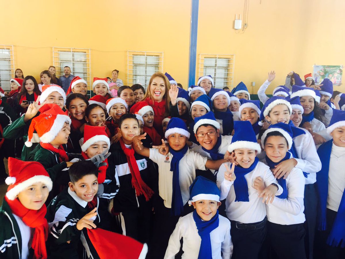 La alcaldesa electa #MpioElFuerte no para de trabajar y gestionar apoyos para su gente, esta ocasión toco a la primaria y secu de Chinobampo