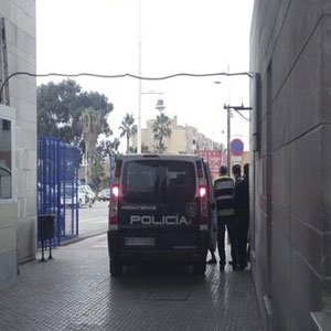 Departamento19's tweet photo. La Policía rescata a tres #inmigrantes ocultos en un vehículo en Melilla▐►https://t.co/P7VNpdy84j https://t.co/zjZ0mdjfb8