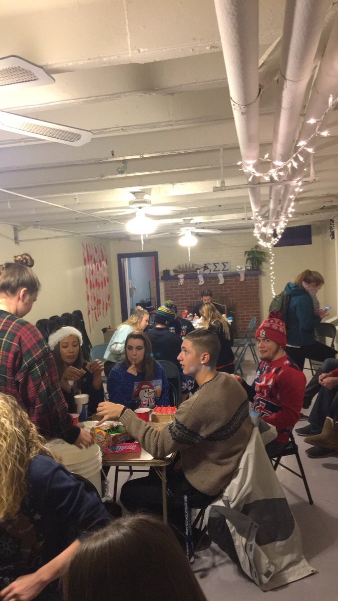 CSC_ATO's tweet image. Successful Ugly Sweater Mixer with ΣΣΣ! #ATΩ #TriSig