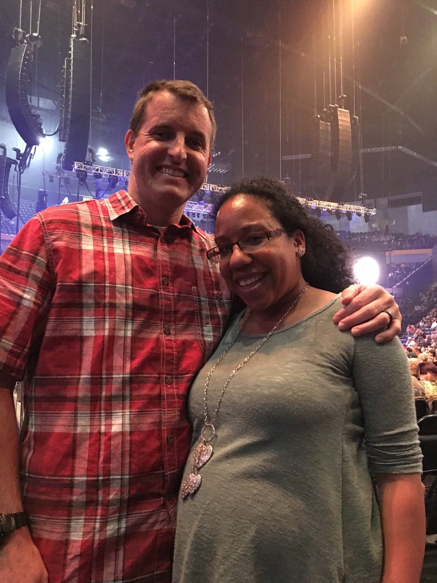 MarieWEPE's tweet photo. #NASHMiracle our miracle is due in Feb!!!! @NASHFM1033 @kelly_clarkson https://t.co/5Kg7bNEfUZ