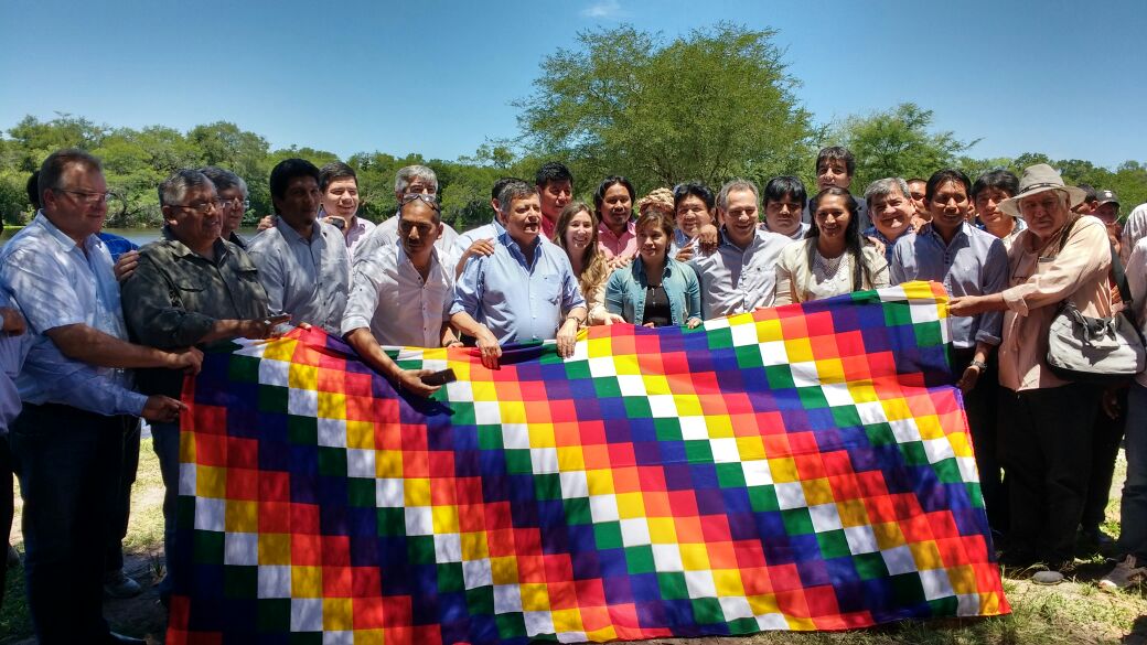 IDACH19AL25's tweet photo. Entrega de Títulos #ReservaGrande 
Reparación histórica reivindicando los derechos Indígenas del #Chaco y América. #Qom #Wichí #Moqoit . https://t.co/7qbHea90bx