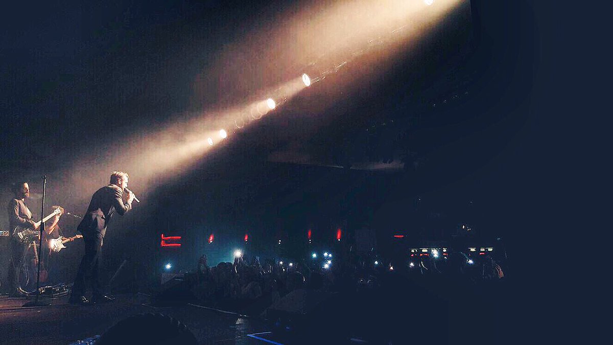 "Sarà che forse dentro sono un po' re Magio
E cerco anche in cielo una stella cometa":
#MengoniLiveKoln 
Staff